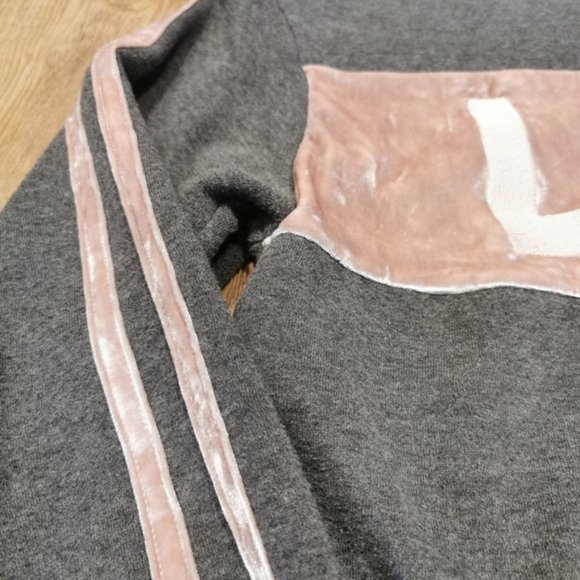 Velvet Cabin Fever pullover hoodie sweater - Picture 3 of 9